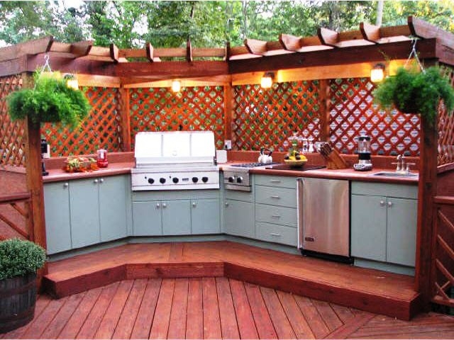 Outdoor Kitchen